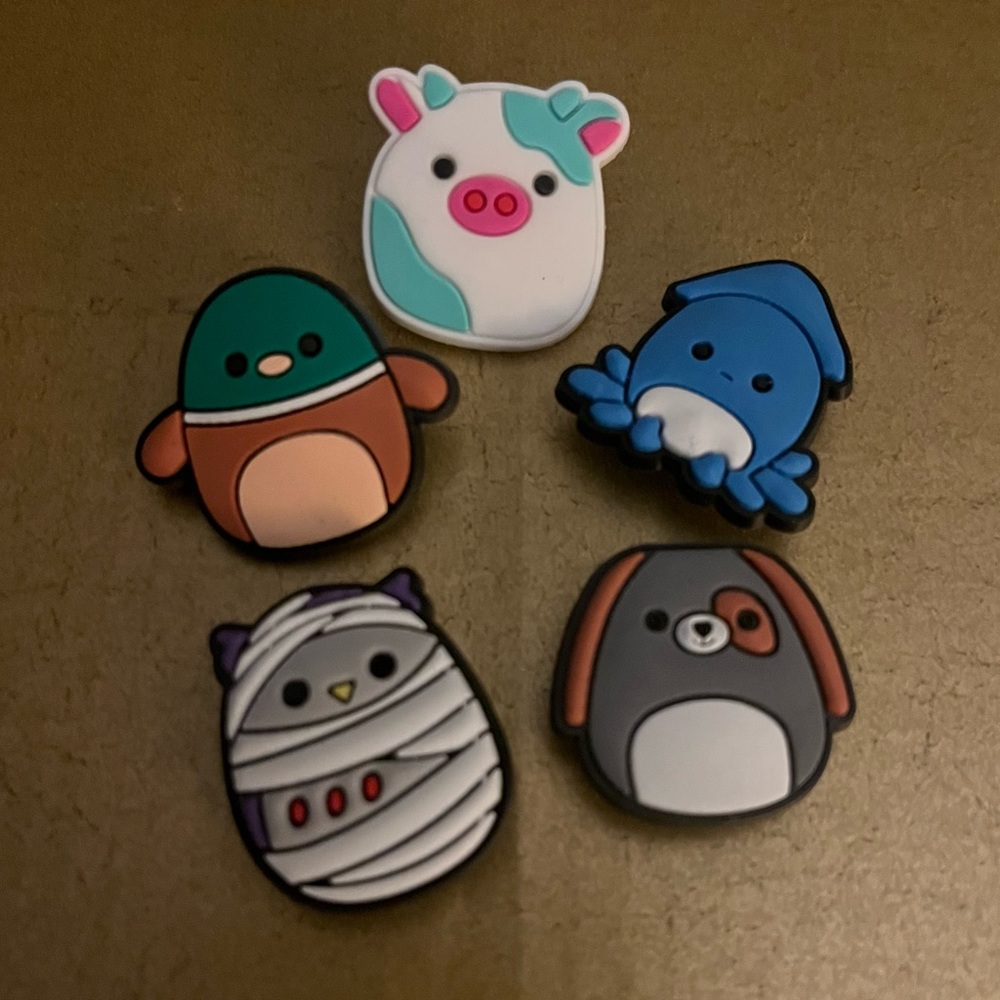 🐊3 sets $15 or $8 set squishmellow charms